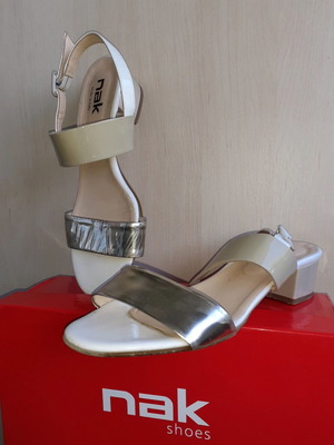 Nak shoes No40 like new, barely worn