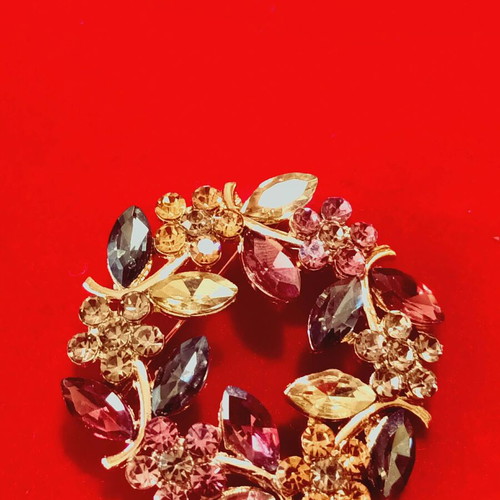 Apefthon multicolored brooch new, lilac shades 4x4