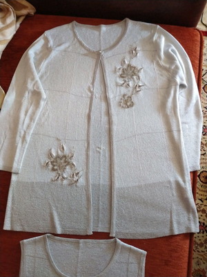 Ζακέτα με αμάνικο μπλουζάκι καινούρια ασημί με χρυσές λεπτομέρειες μέγεθος Large