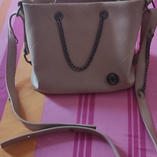 Beige BB shoulder bag like new with chain handles and zipper