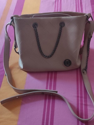 Beige BB shoulder bag like new with chain handles and zipper