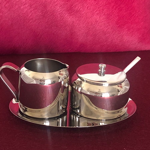 Iris sugar bowl and milk jug set like new with tray and spoon