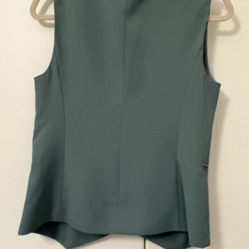 BSB cross-over vest with gold details