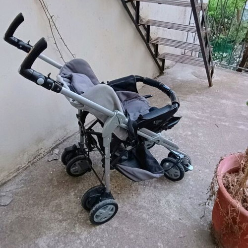 3-in-1 stroller like new, includes carrycot and car seat set