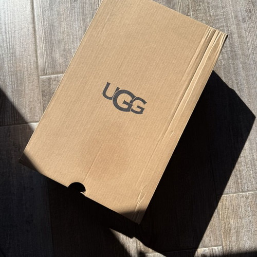 Ugg shoes size 40 like new, brown slippers