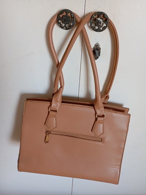 Nora's camel handbag, 32×26×13 cm