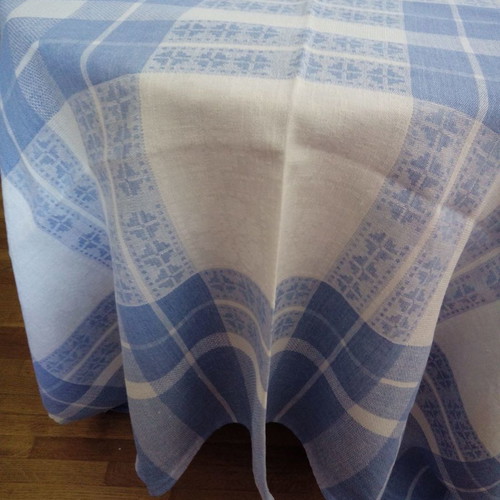 Tablecloth with six napkins in lavender color like new