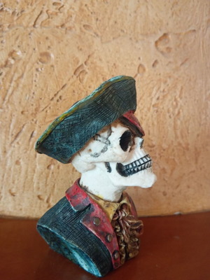 Decorative pirate skull like new, height 13 cm