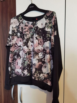 Only women's blouse with floral motifs like new