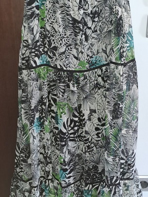 Skirt made of viscose with lining, elastic waist and side zipper, like new