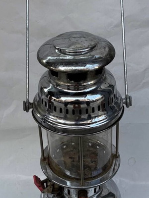 Λάμπα πετρελαίου ΛΟΥΞ μεταχειρισμένη, συλλεκτική, ύψος 40 εκ