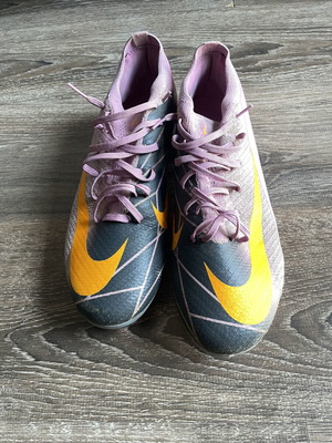 Nike Elite ποδοσφαιρικά παπούτσια νούμερο 44,5, ροζ