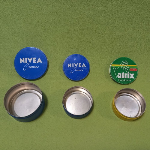 Συλλεκτικά μεταλλικά κουτιά Nivea και Atrix μεταχειρισμένα, σετ 3 τεμαχίων
