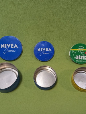 Συλλεκτικά μεταλλικά κουτιά Nivea και Atrix μεταχειρισμένα, σετ 3 τεμαχίων