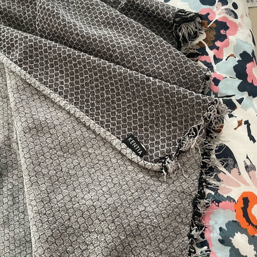 Kentia throw used 1.60x2.80