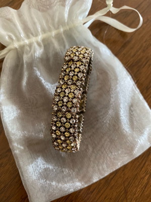 Elastic bracelet with rhinestones in gold metal from H & M