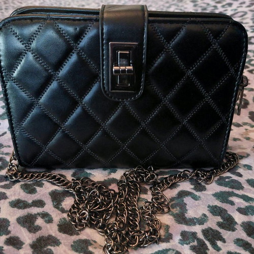 Shoulder bag like new, black with detachable chain