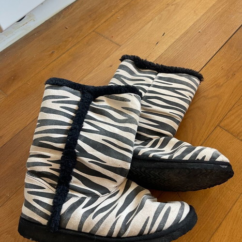 H&M fur boots used, size 38.5, black and white