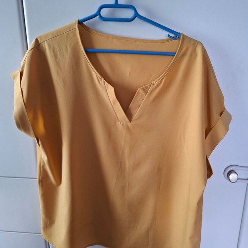 Yellow croqui short-sleeve blouse Large like new