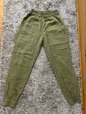 Jogger pants used in khaki with elastic waist