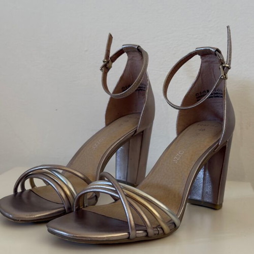 Marco Tozzi gold sandals with tricolor straps like new