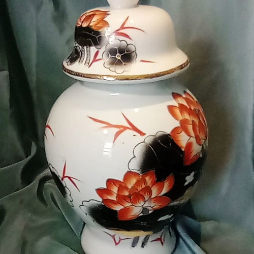 Chinese porcelain jar with lid ginger jar type 31cm like new