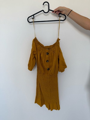 Zara short dress like new, mustard with open shoulders
