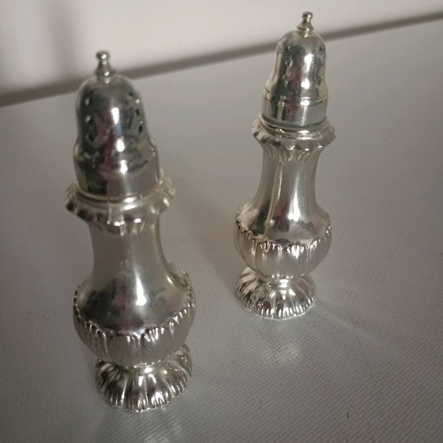 Salt and pepper set like new