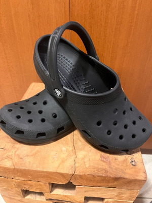 Crocs Classic ανατομικά μαύρα σαμπό, νούμερο 42, σχεδόν αφόρετα