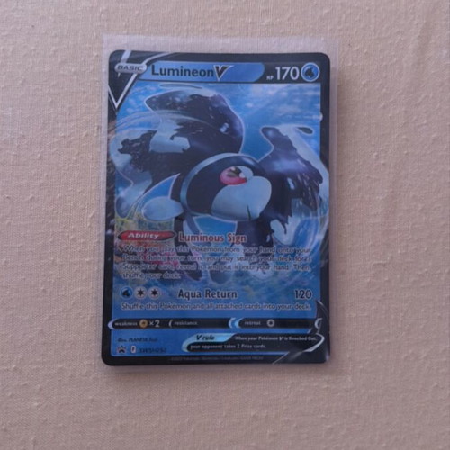 Lumineon V Black Star Promo SWSH 250 card like new