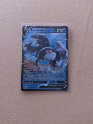 Lumineon V Black Star Promo SWSH 250 card like new