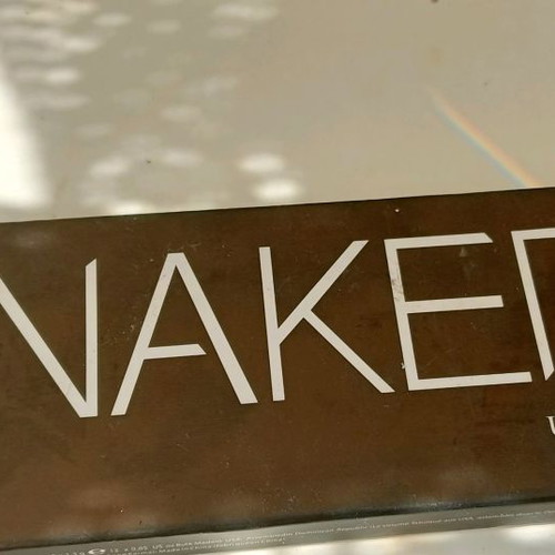 Urban Decay set used with 2 lipsticks, Naked palette, primer and eyeliner