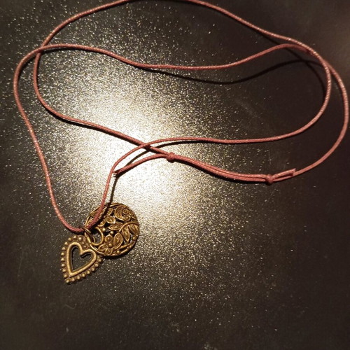 Necklaces in various designs, 7 pieces like new