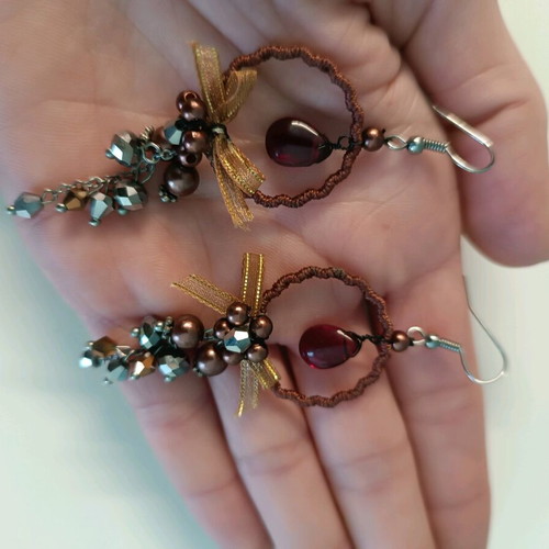 Boho hanging brown earrings like new with beads