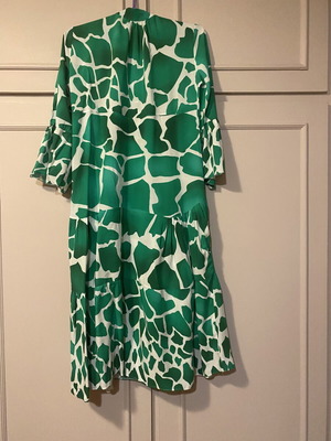 Green loose dress with wide sleeves, size large