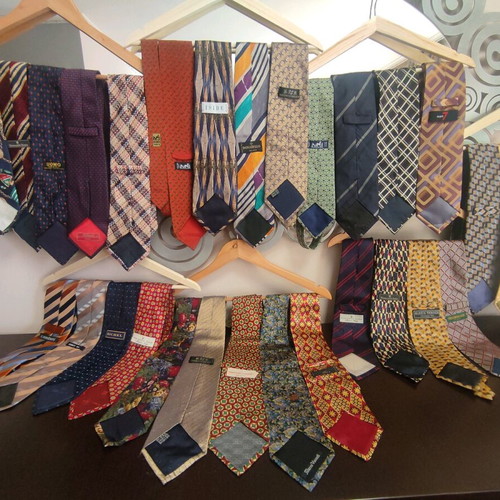 Branded ties like new, pack of 30 pieces
