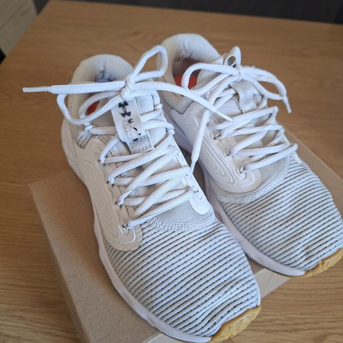 Under Armour athletic shoes size 37.5, white beige