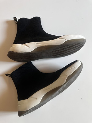 Zara athletic ankle boots like new, size 39, black and white