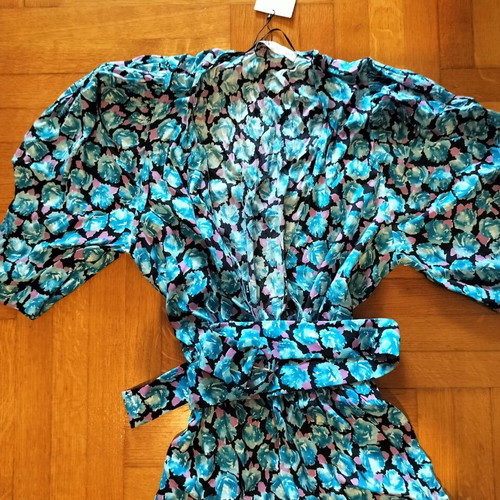 Zara dress like new with bold shoulders and adjustable belt