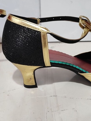 Παπούτσια χορού καινούργια, μέγεθος 39,5, μαύρα με χρυσαφί λεπτομέρειες