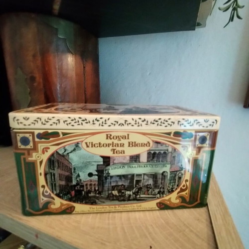 Vintage metal tea tin Royal Victorian Blend Tea, like new