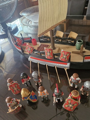 Playmobil φιγούρες και πλοίο σαν καινούργια