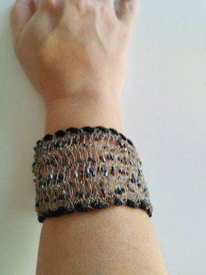 Bracelet like new, handwoven with beads