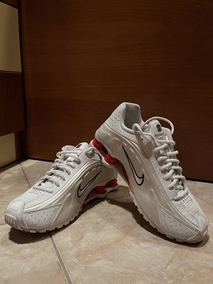 Nike Shox R4 γυναικεία αθλητικά σε λευκό, EU 40