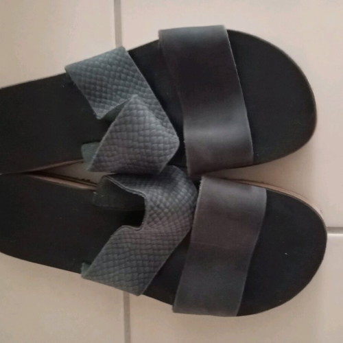 Esiot leather flatform sandals black size 39 like new