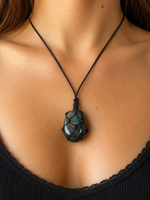 Handmade necklace with cord and labradorite stone, new, 36cm