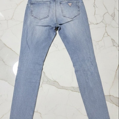 Guess women's slim jean authentic, like new