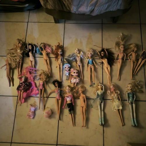 Barbie dolls used, pack of 21 assorted