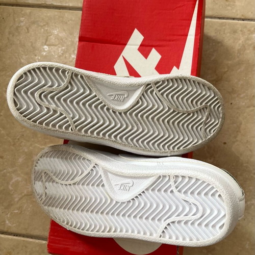 Nike Court Royale (PSV) white sneakers used size 30