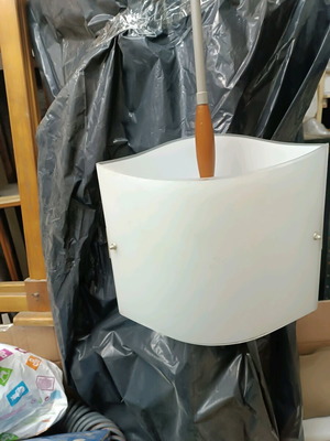 Φωτιστικό οροφής σαν καινούργιο με ξύλινες και ματ αλουμινίου λεπτομέρειες